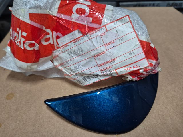 TAPA SUP FRONTAL AZUL APRILIA AREA51