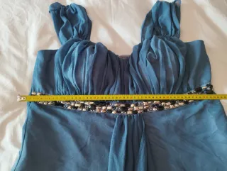 Vestido azul con pedrería