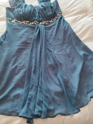 Vestido azul con pedrería