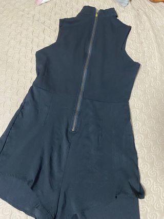 Mono corto con flores bordadas