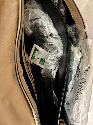 Bolso Guess Beige con Detalle Peludo Nuevo