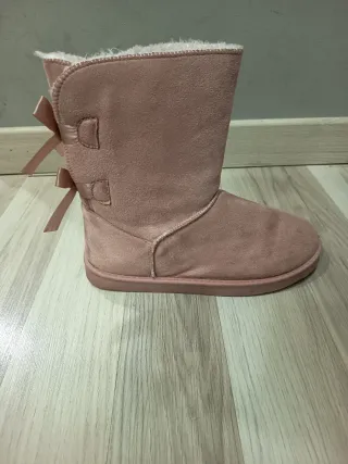 Stivaletti rosa con fiocchi simil Ugg - donna