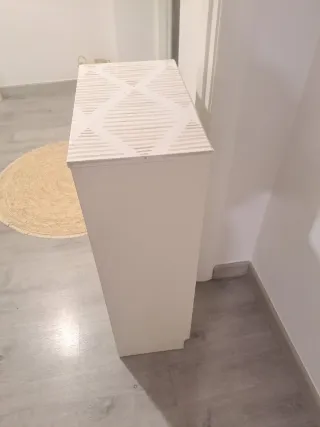 Zapatero blanco y beige