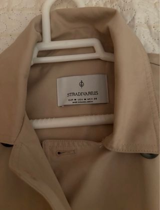 Gabardina Stradivarius Beige