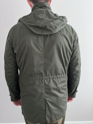 Gabardina hombre verde con capucha