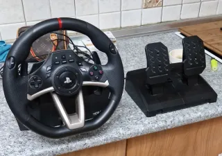 Volante y Pedales PS4 Logitech