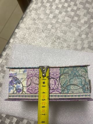 Caja de música con jabón decorada pavo real