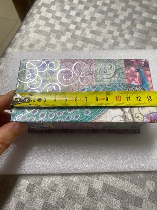 Caja de música con jabón decorada pavo real