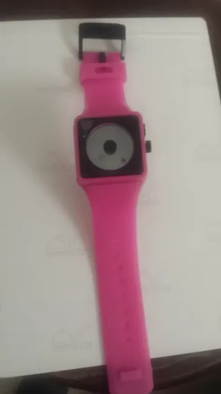 Due orologi in gomma a due punti sono due