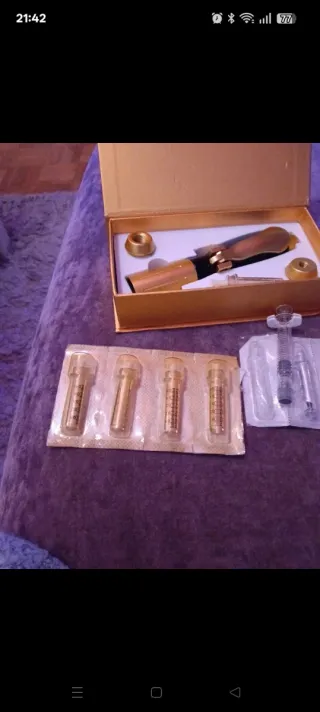 Pluma estética dorada y negra