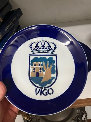 Plato decorativo VIGO escudo corona