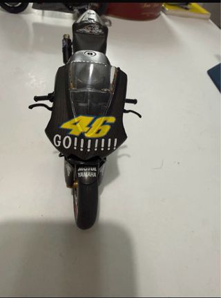 Yamaha M1 Rossi 1:12