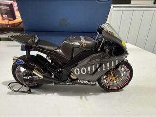 Yamaha M1 Rossi 1:12