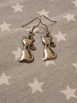 Pendientes de gato plateados