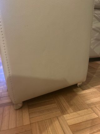 Sofá de piel beige 3 plazas con 2 pufs