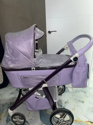 Carro de bebé lila brillante