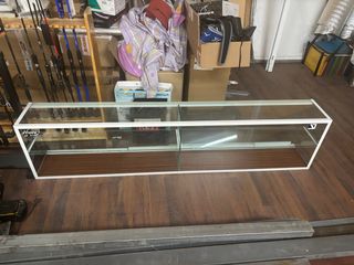 Expositor de cristal y madera