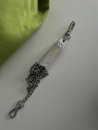 Bolso Pedro del Hierro verde con cadena