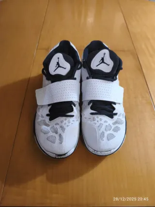 Sneakers Jordan Bianche e Nere