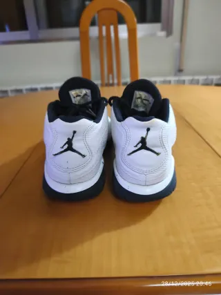 Sneakers Jordan Bianche e Nere