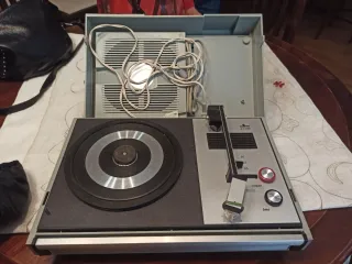 Tocadiscos Cosmo Gris y Plateado