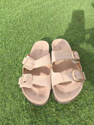 Sandalias piel beige Talla 41 (Nuevas)
