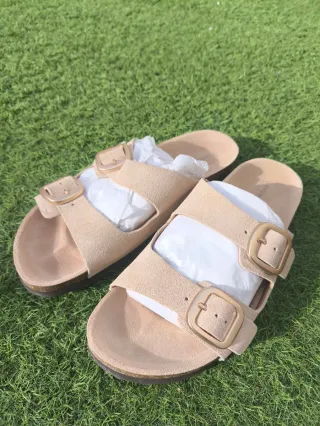 Sandalias piel beige Talla 41 (Nuevas)