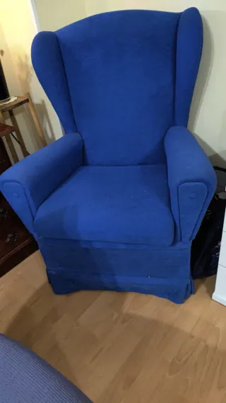 Butaca orejera azul de tela