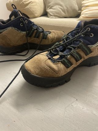 Botas Adidas Marrones y Azules