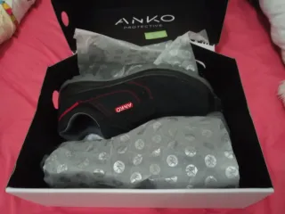 Botas de seguridad ANKO negras y rojas