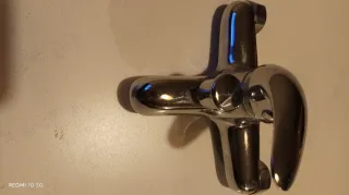 Torneira de casa de banho em metal