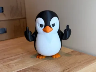 Figura Pingüino con Actitud