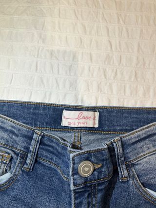 Pantalón vaquero niña con parches