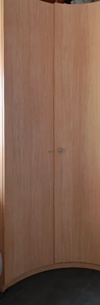 Armario rincón de madera