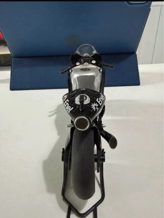 Moto Ducati Valentino Rossi 1:12