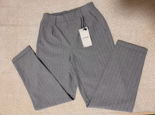Pantalón gris sin estrenar