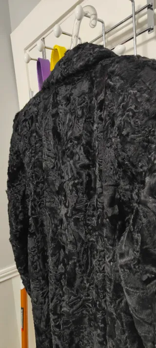 Abrigo de Astracán Negro Auténtico Premium