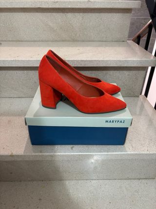 Tacones rojos MARYPAZ talla 39 con etiqueta