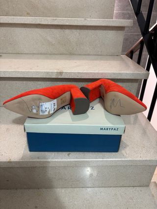 Tacones rojos MARYPAZ talla 39 con etiqueta