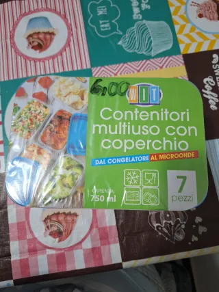 7 Contenitori multiuso con coperchio