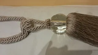 Alzapanni con cordone di seta beige