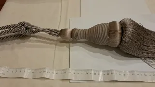 Alzapanni con cordone di seta beige