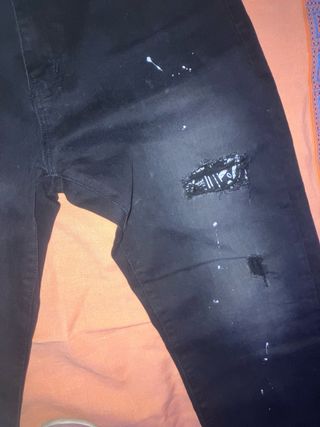 Jeans neri con schizzi bianchi