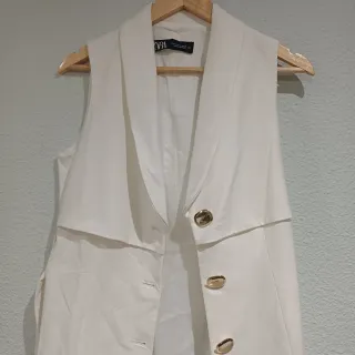 Chaleco largo blanco Zara