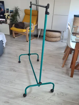 Carrinho cabideiro metal e plástico