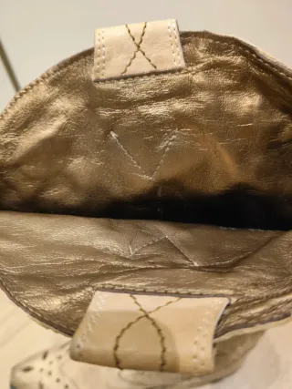 Botas camperas beige con detalles