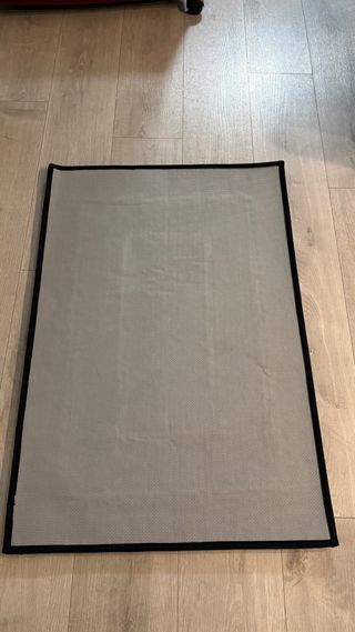 Alfombra multiusos. Negra