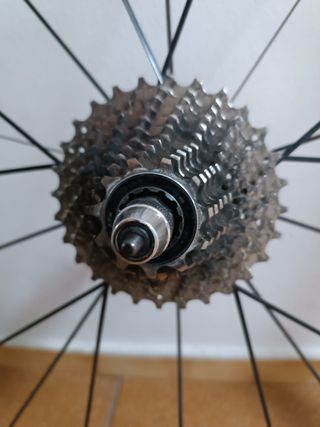 Rueda trasera Mavic Cosmic 700c + 2 cubiertas