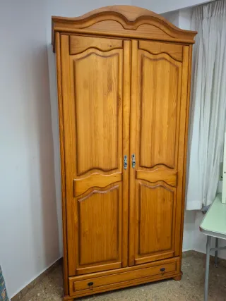 Conjunto de muebles de madera