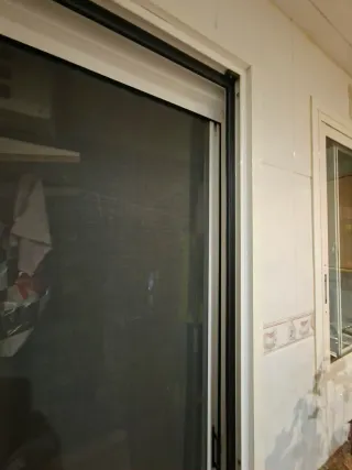 Mosquitera enrollable para puerta